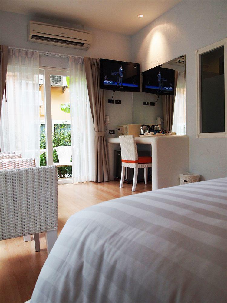 Oyo 626 The Chalet Phuket Resort Cape Panwa Екстер'єр фото